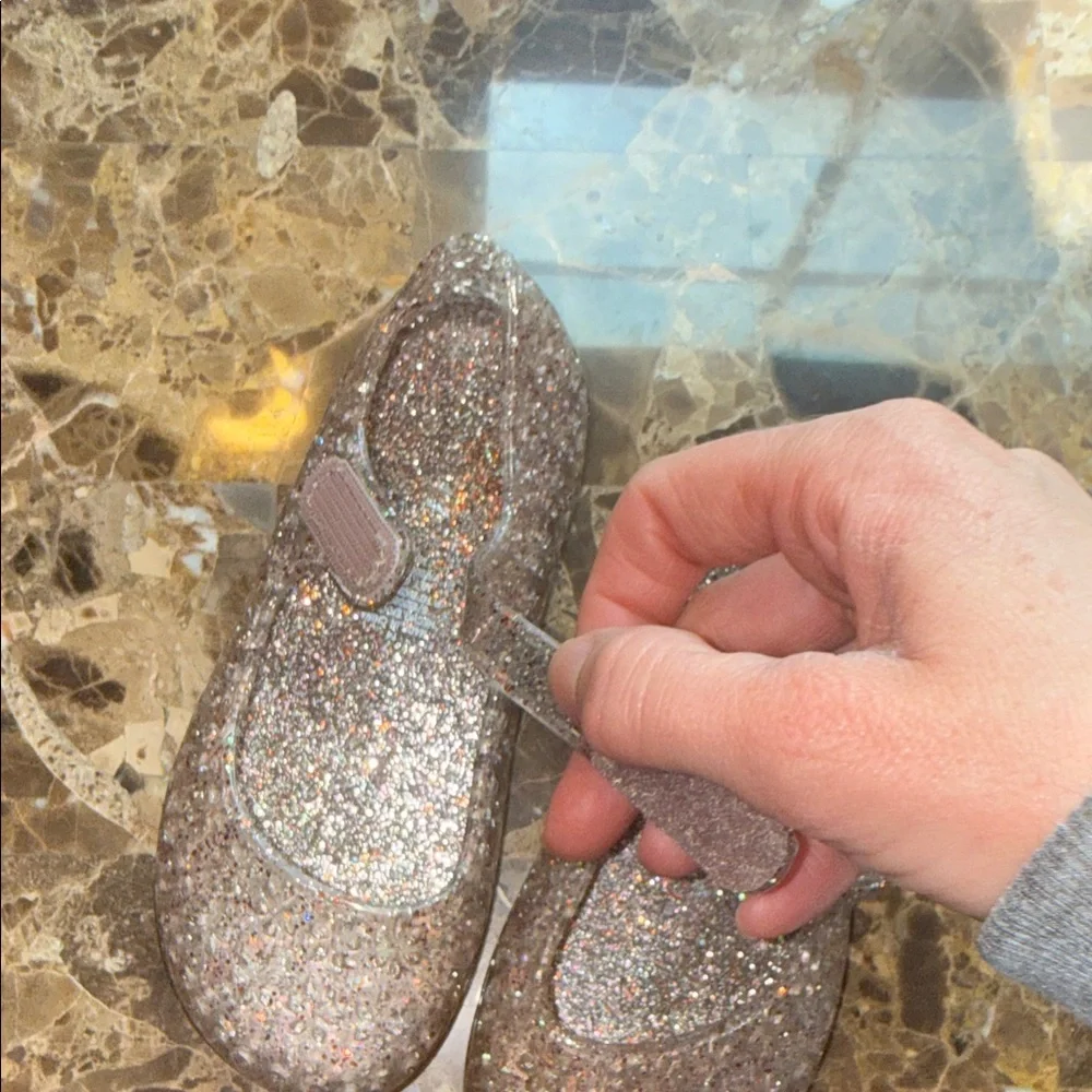 Size 7 baby girls sparkly jelly shoes. Velcro strap at ankles. - Picture 2 of 10